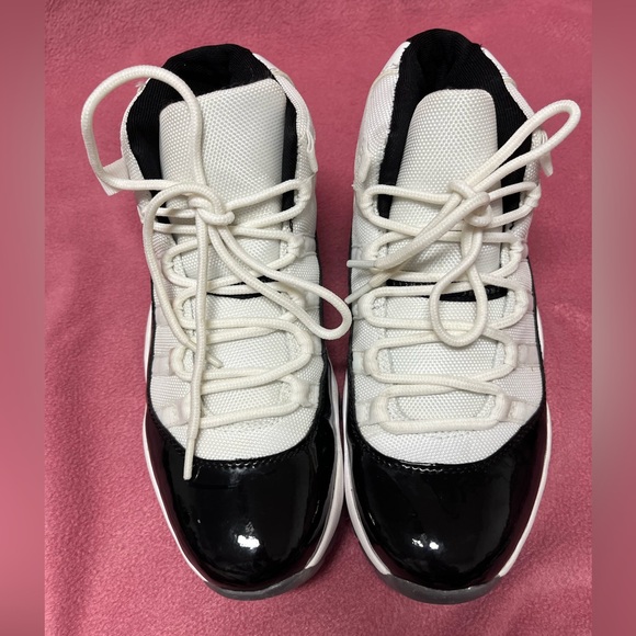 Air Jordan Retro 11 size 8 528896-103 - Picture 8 of 11